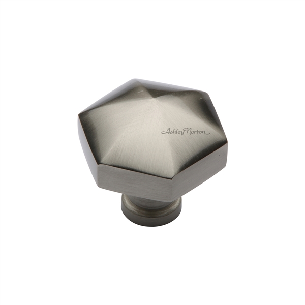 Large centre door knob available in chrome, nickel and brass.